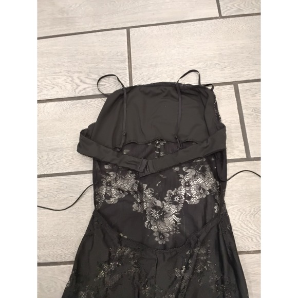 Elegant Black Lace Maxi Dress - Picture 5 of 7